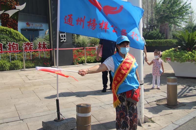 <strong>翘臀骚受打飞机射精</strong>